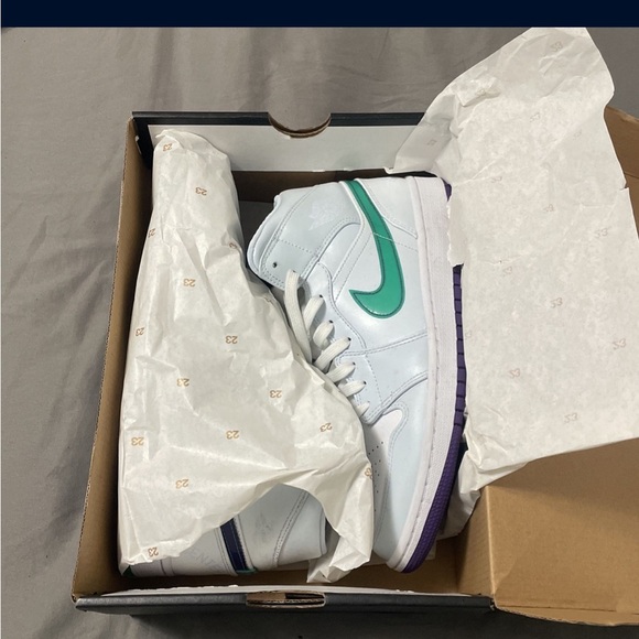 Luka Doncic Air Jordan 1’s - Picture 2 of 5